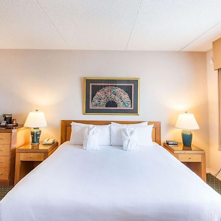 Ramada By Wyndham Thunder Bay Airlane Hotel Extérieur photo