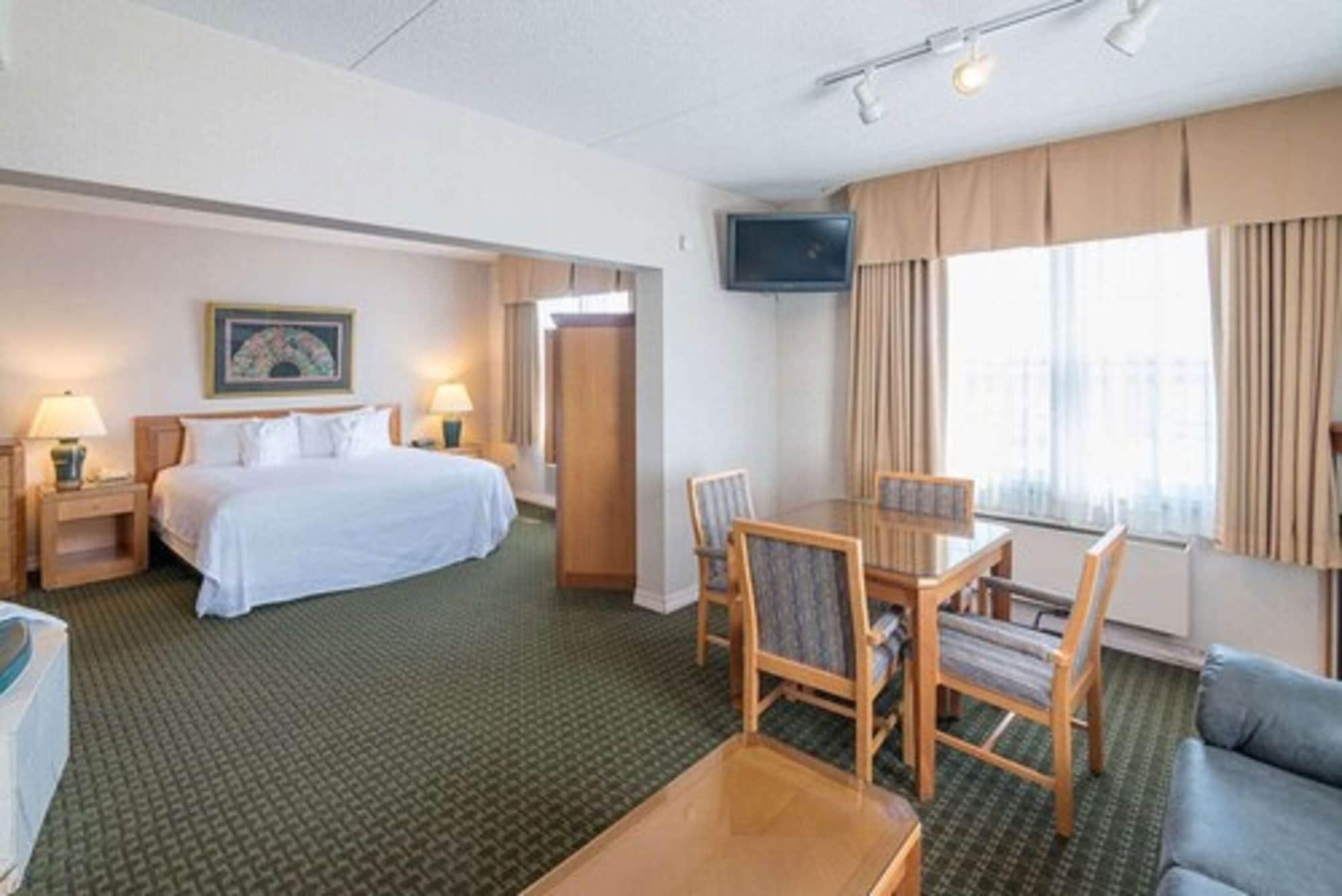 Ramada By Wyndham Thunder Bay Airlane Hotel Extérieur photo