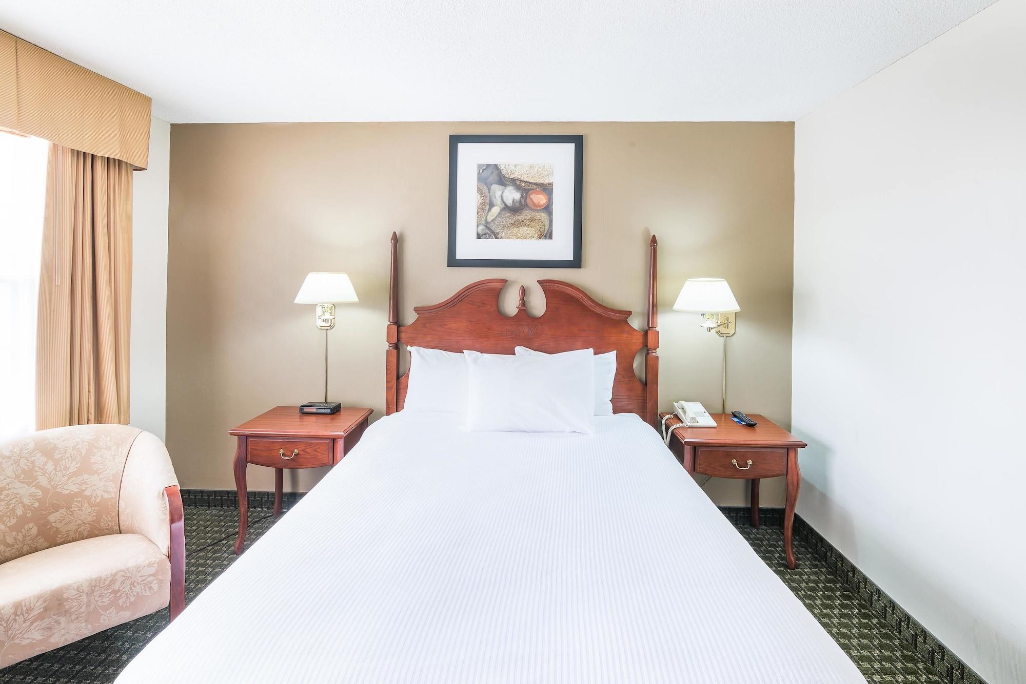 Ramada By Wyndham Thunder Bay Airlane Hotel Extérieur photo