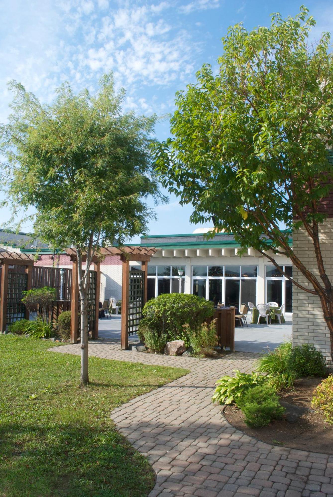 Ramada By Wyndham Thunder Bay Airlane Hotel Extérieur photo
