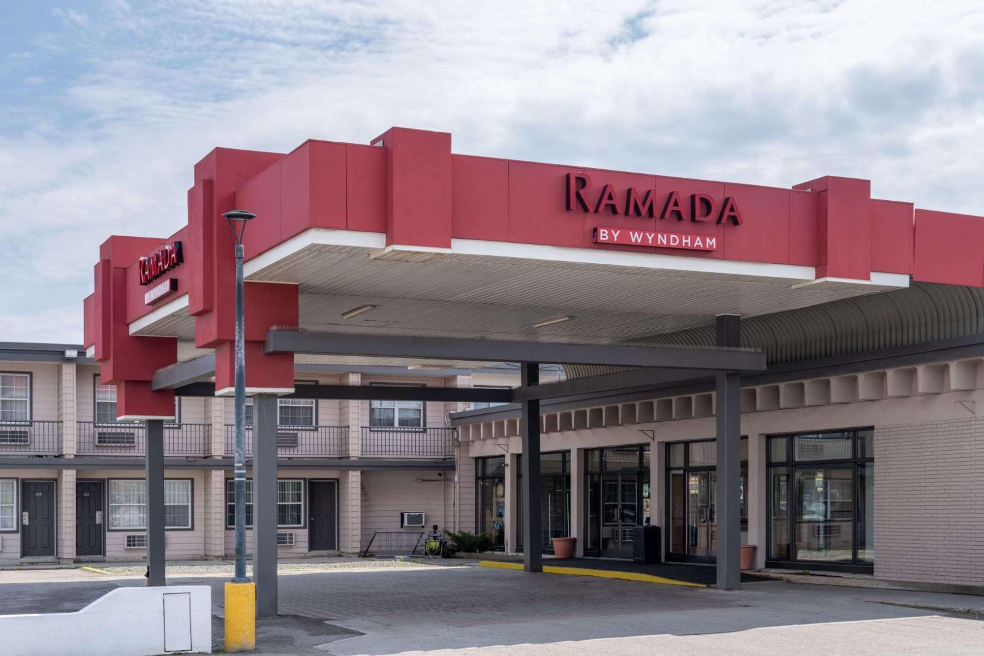 Ramada By Wyndham Thunder Bay Airlane Hotel Extérieur photo