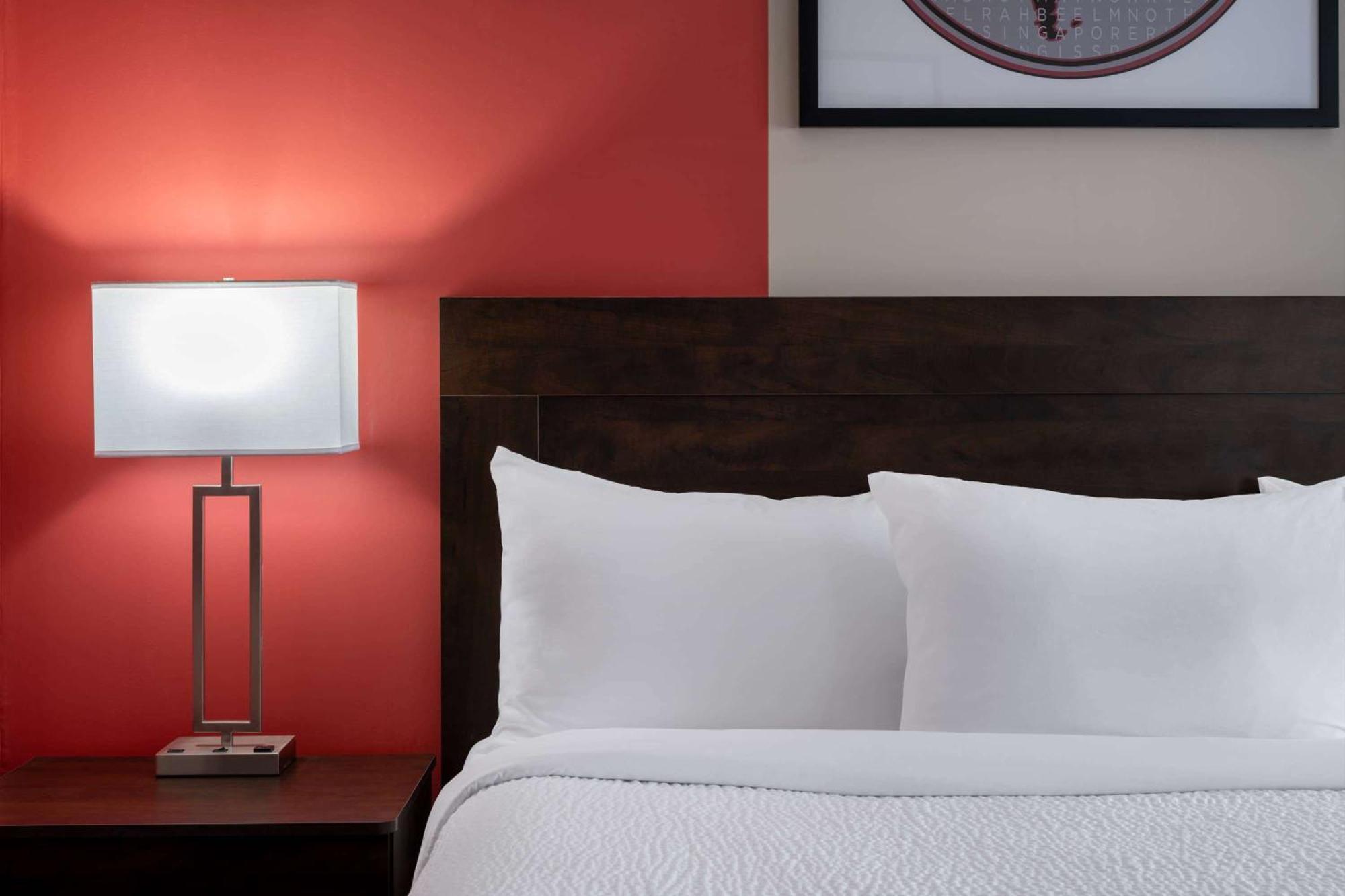 Ramada By Wyndham Thunder Bay Airlane Hotel Extérieur photo