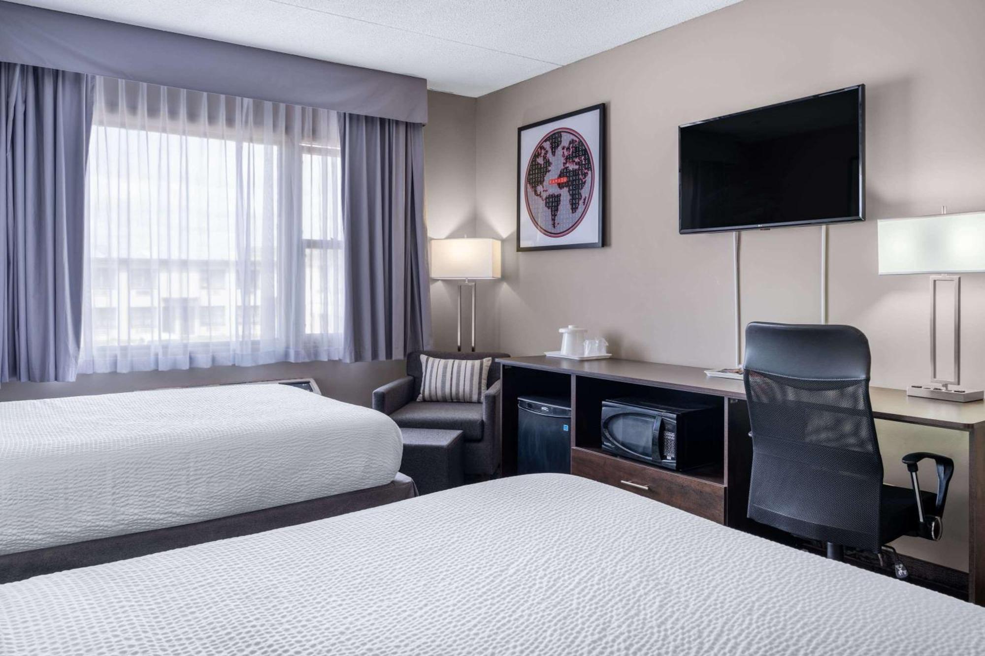 Ramada By Wyndham Thunder Bay Airlane Hotel Extérieur photo
