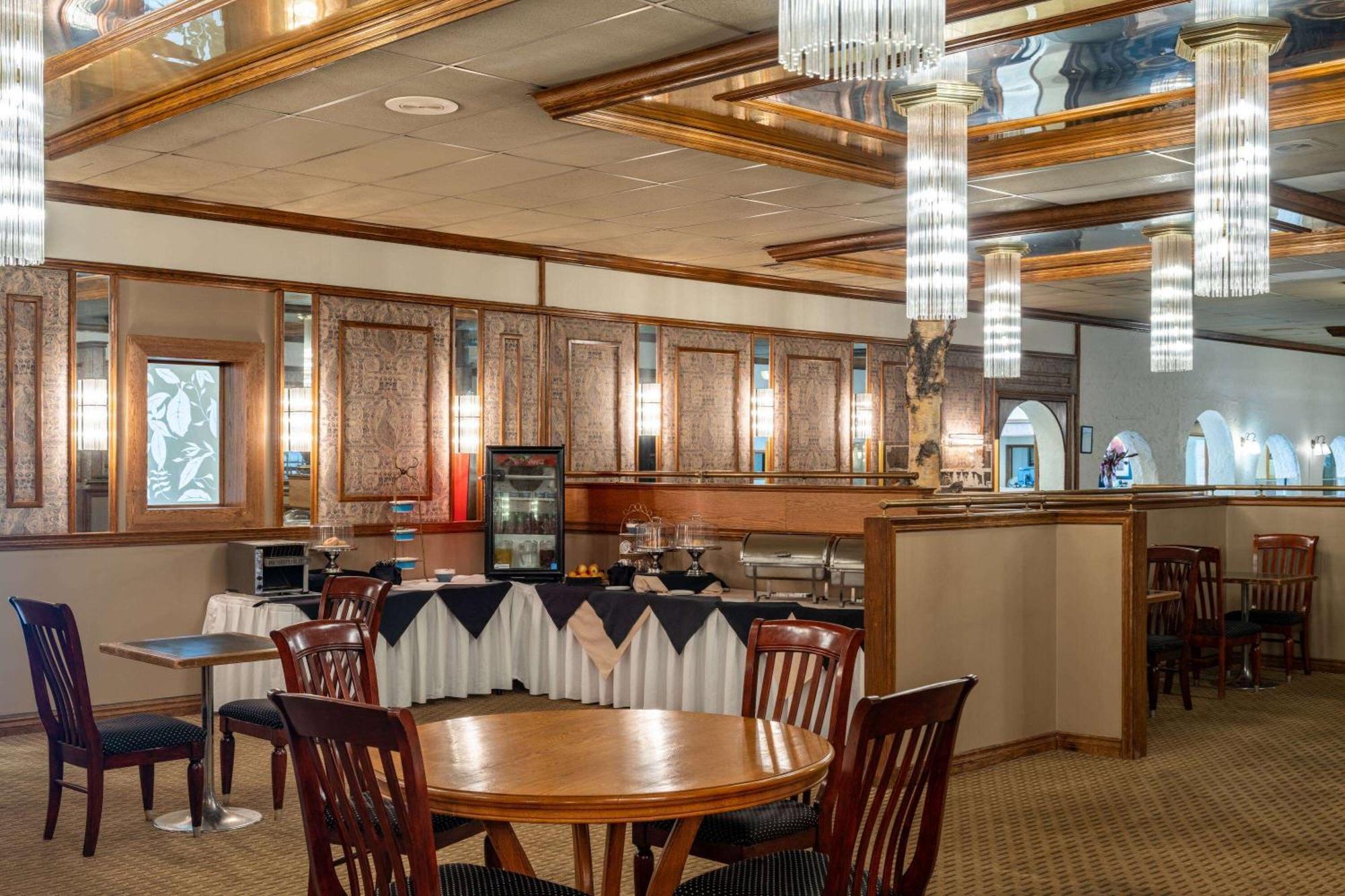 Ramada By Wyndham Thunder Bay Airlane Hotel Extérieur photo