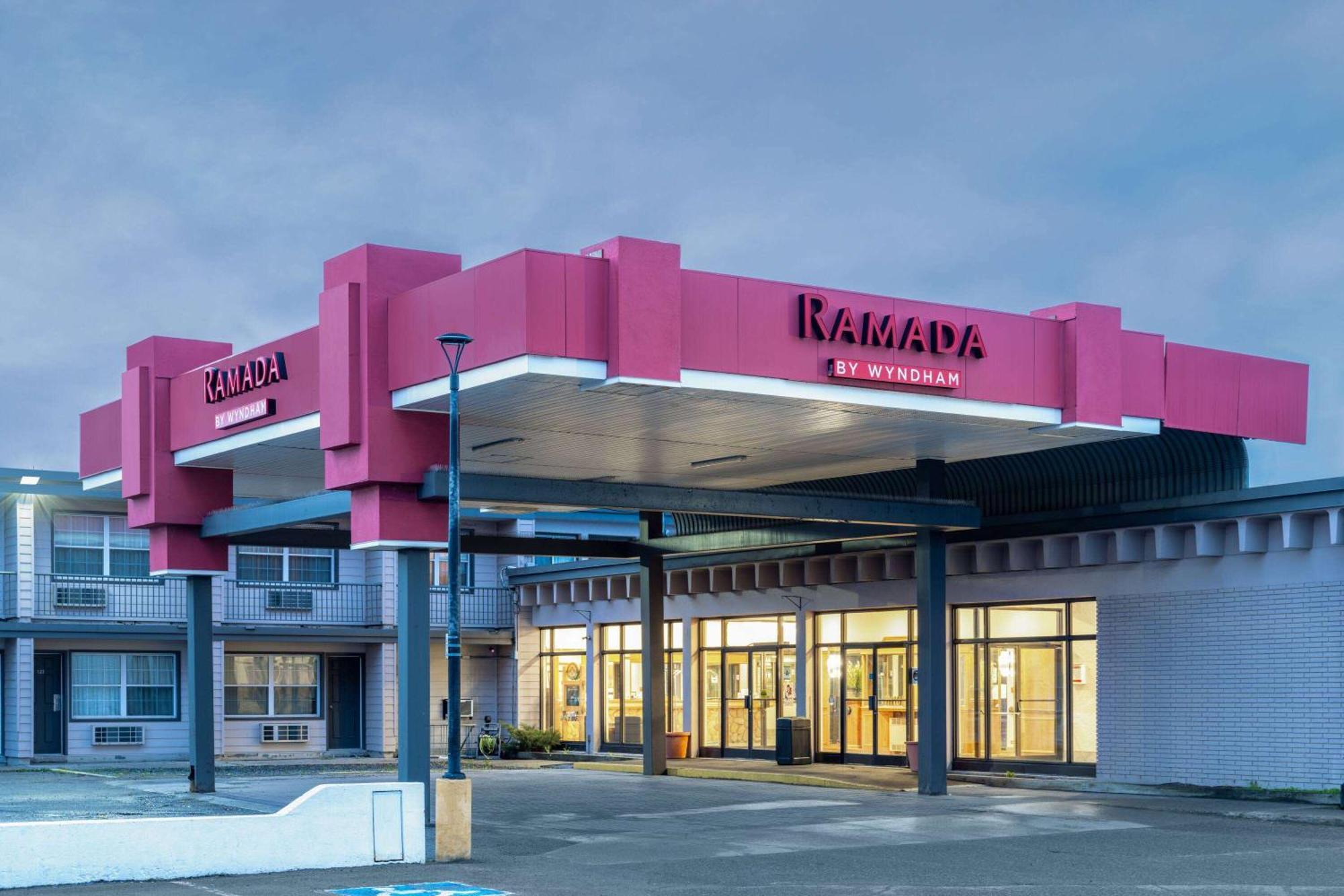 Ramada By Wyndham Thunder Bay Airlane Hotel Extérieur photo