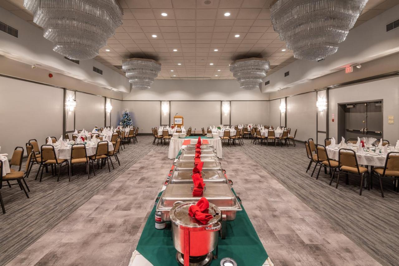 Ramada By Wyndham Thunder Bay Airlane Hotel Extérieur photo