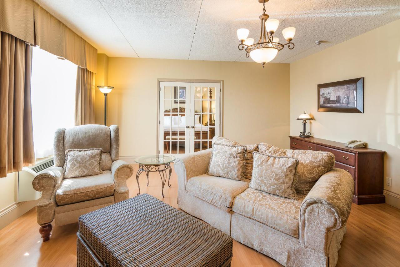 Ramada By Wyndham Thunder Bay Airlane Hotel Extérieur photo