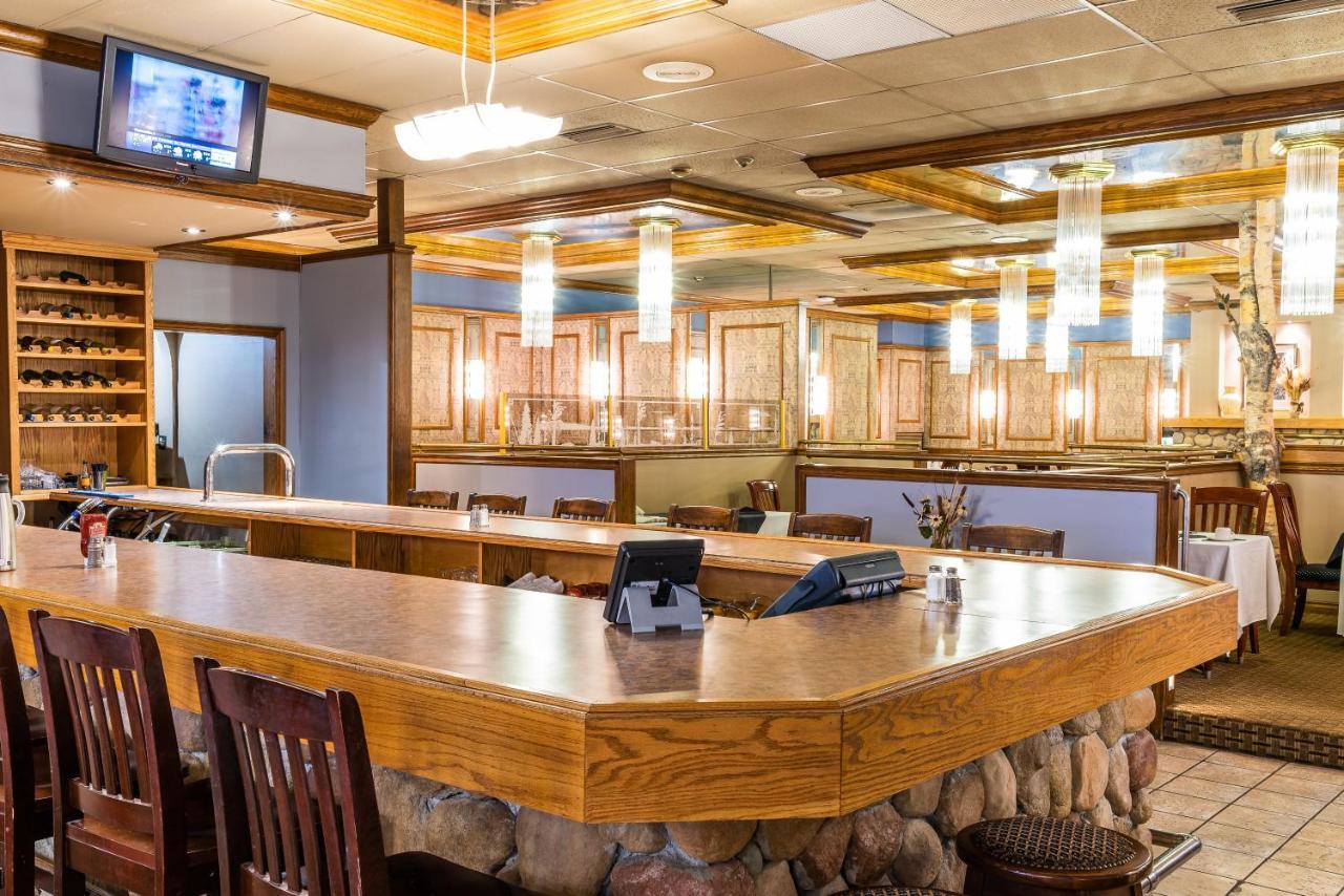 Ramada By Wyndham Thunder Bay Airlane Hotel Extérieur photo