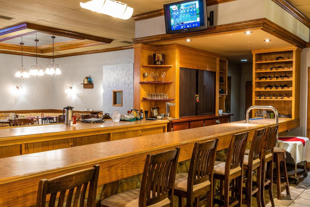 Ramada By Wyndham Thunder Bay Airlane Hotel Extérieur photo
