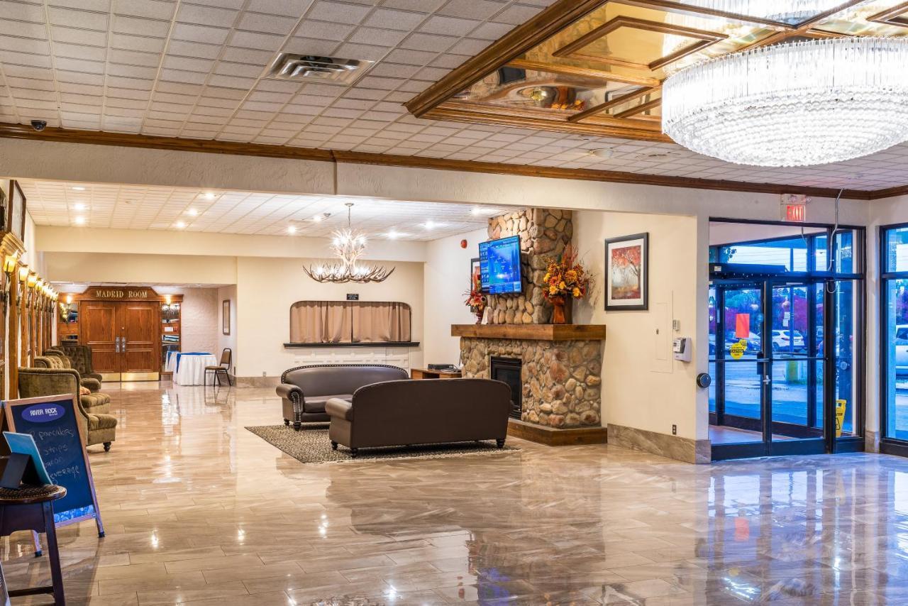 Ramada By Wyndham Thunder Bay Airlane Hotel Extérieur photo