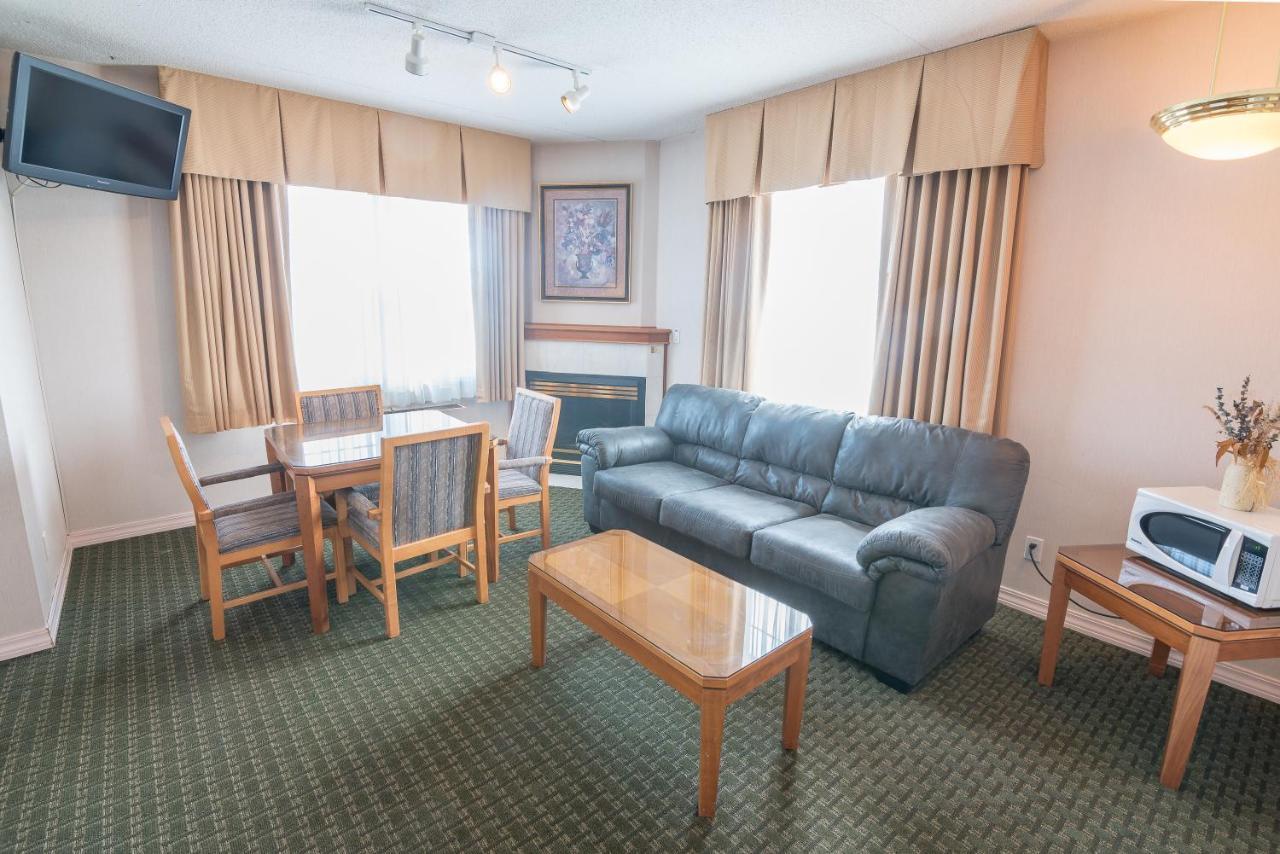 Ramada By Wyndham Thunder Bay Airlane Hotel Extérieur photo