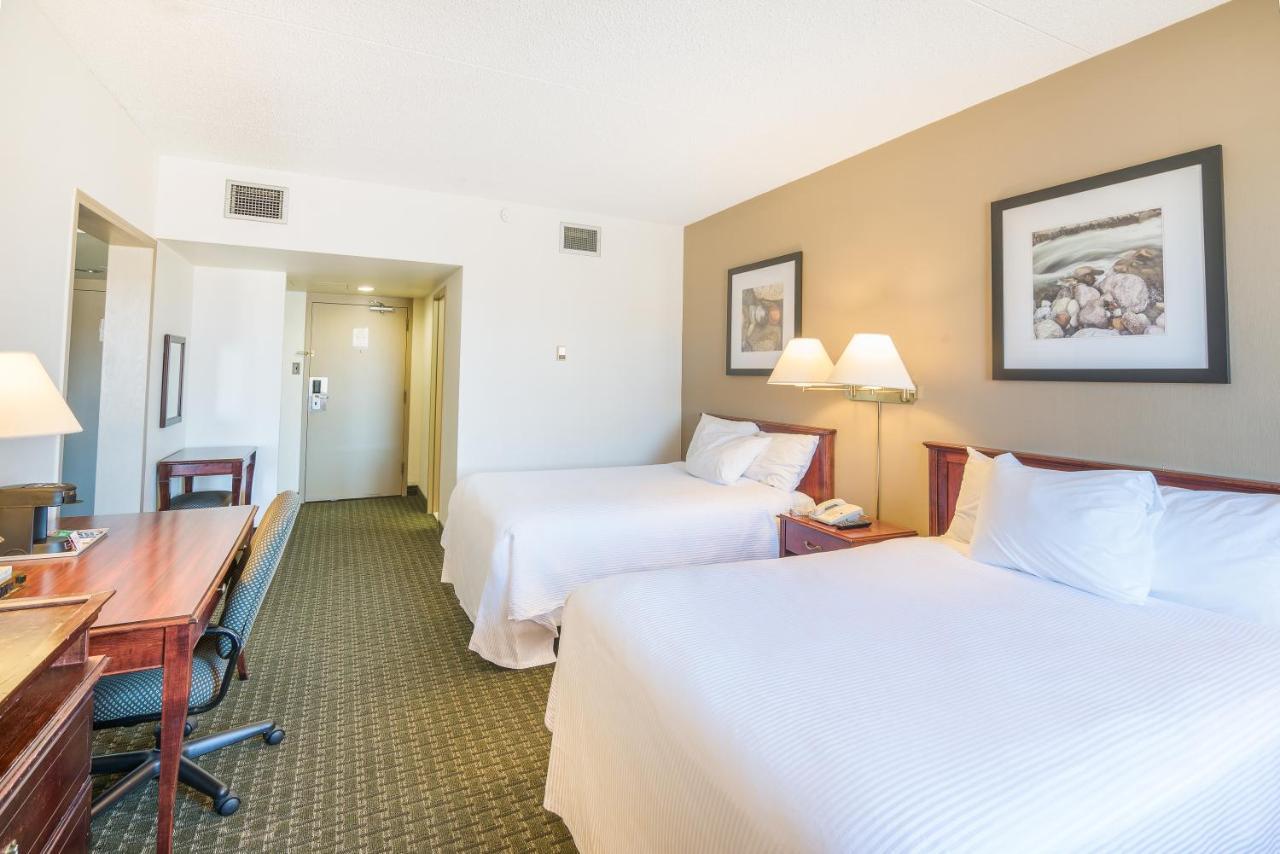 Ramada By Wyndham Thunder Bay Airlane Hotel Extérieur photo