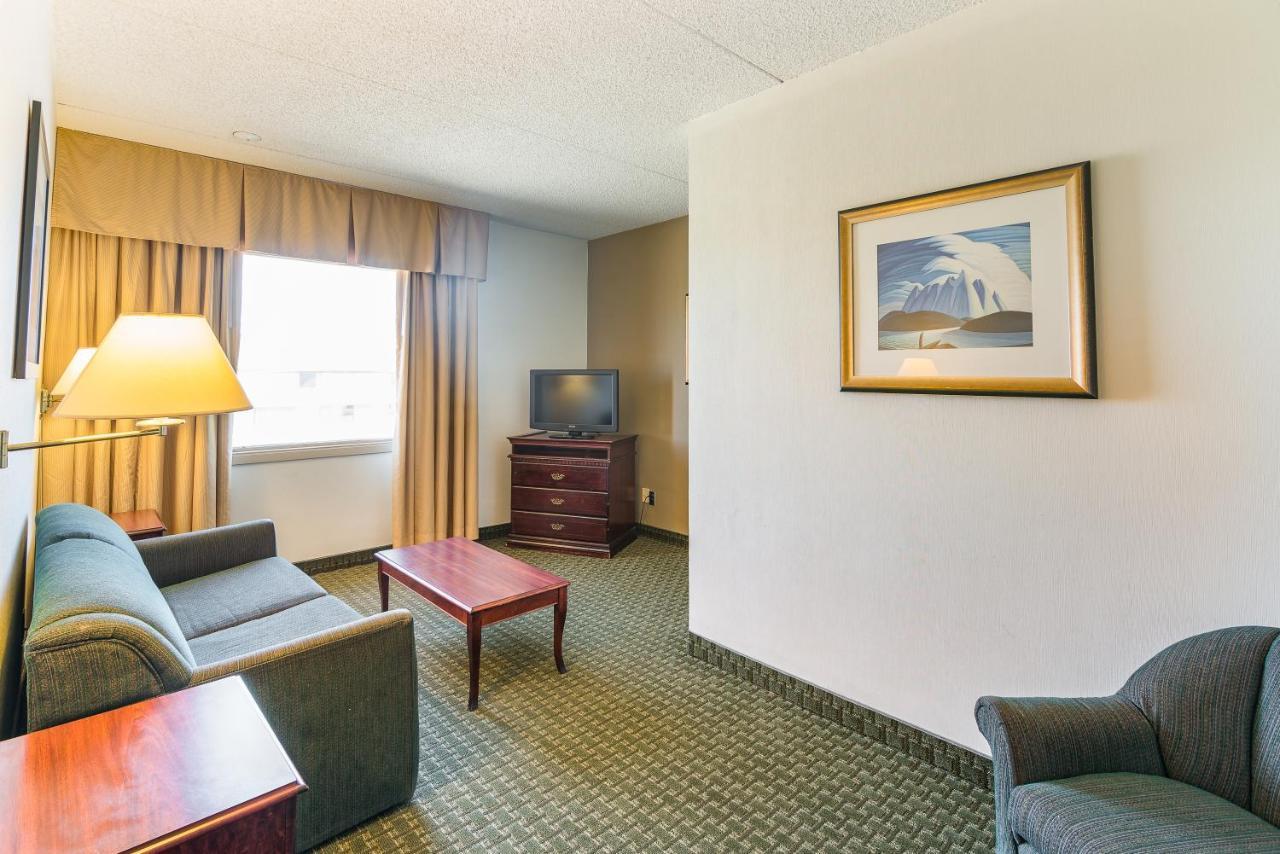 Ramada By Wyndham Thunder Bay Airlane Hotel Extérieur photo